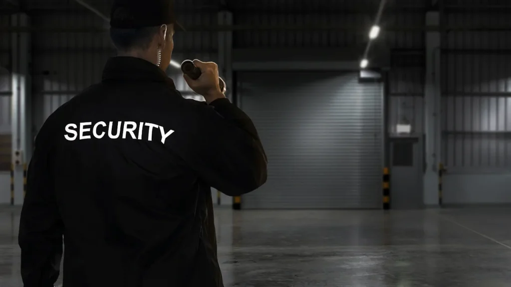 Une équipe de gardiens professionnels pour une surveillance efficace.